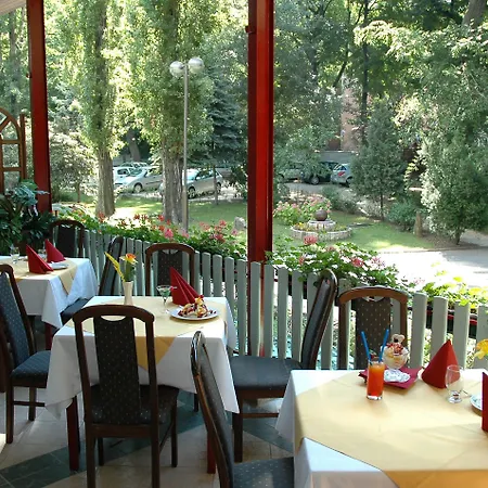 Hotel Benczur 3*