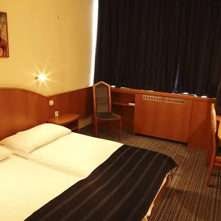 Hotel Benczur 3*